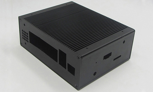 鋁型材運(yùn)用在控製器(qì)電(diàn)源外殼上(shàng)的優勢有哪些?