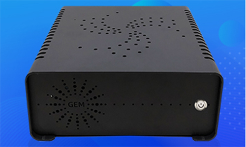 草莓视频免费看迷你小機箱更新采用鈑金加銑鋁設計,加工（gōng）更細致